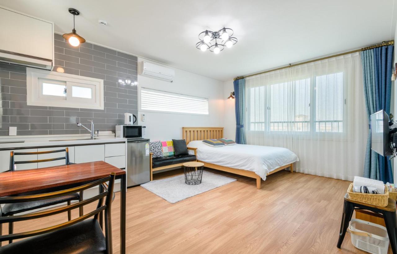 Harry And Sodam Pension Jeju Exterior foto